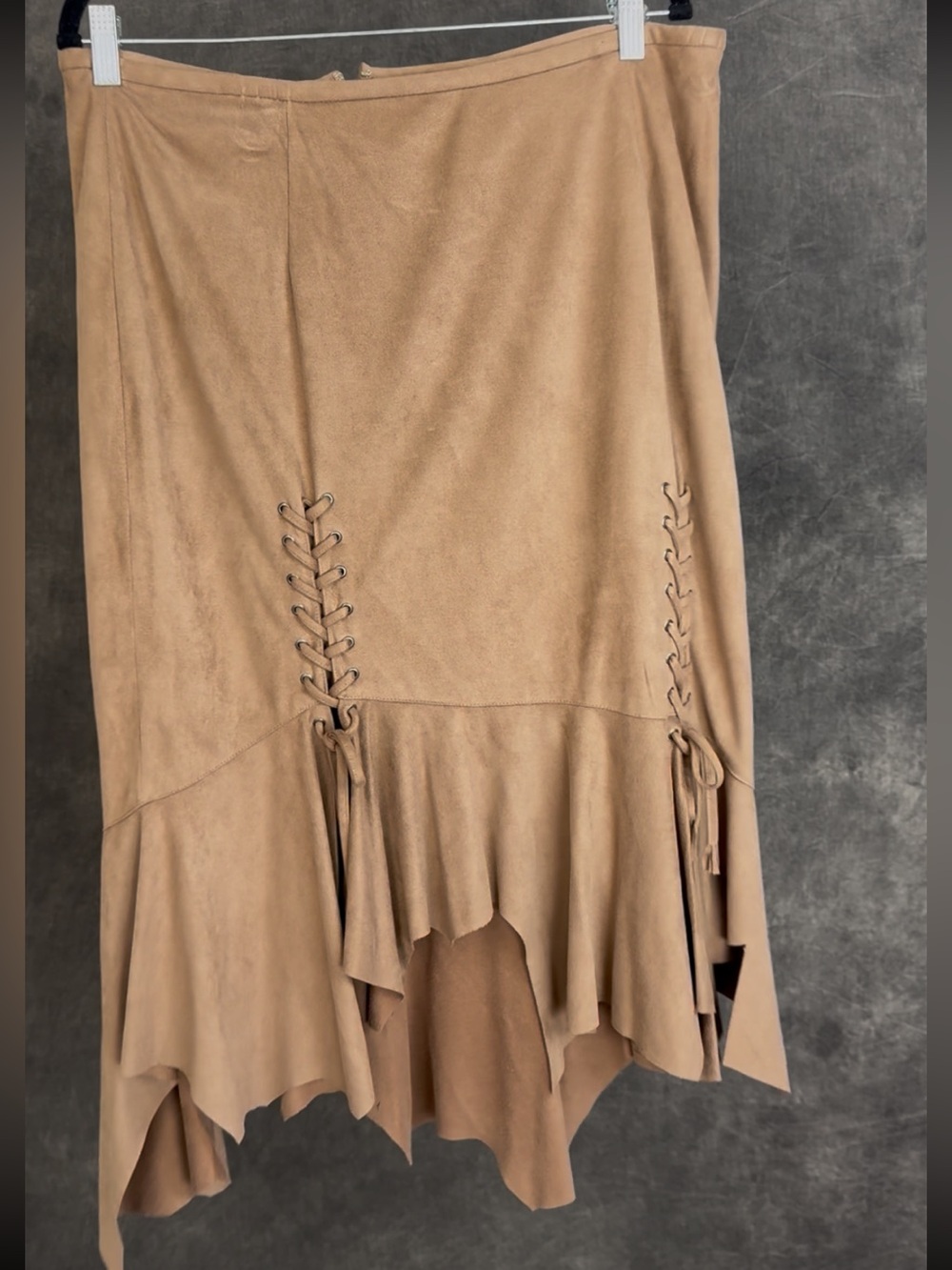 ASHLEY STEWART TAN FAUX SUEDE LACE-UP HANDKERCHIEF SKIRT SIZE 16 - Picture 4 of 5